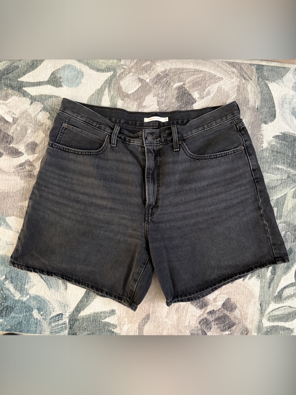 Levi's Black women’s Denim Shorts with Signature Patch - Picture 2 of 4